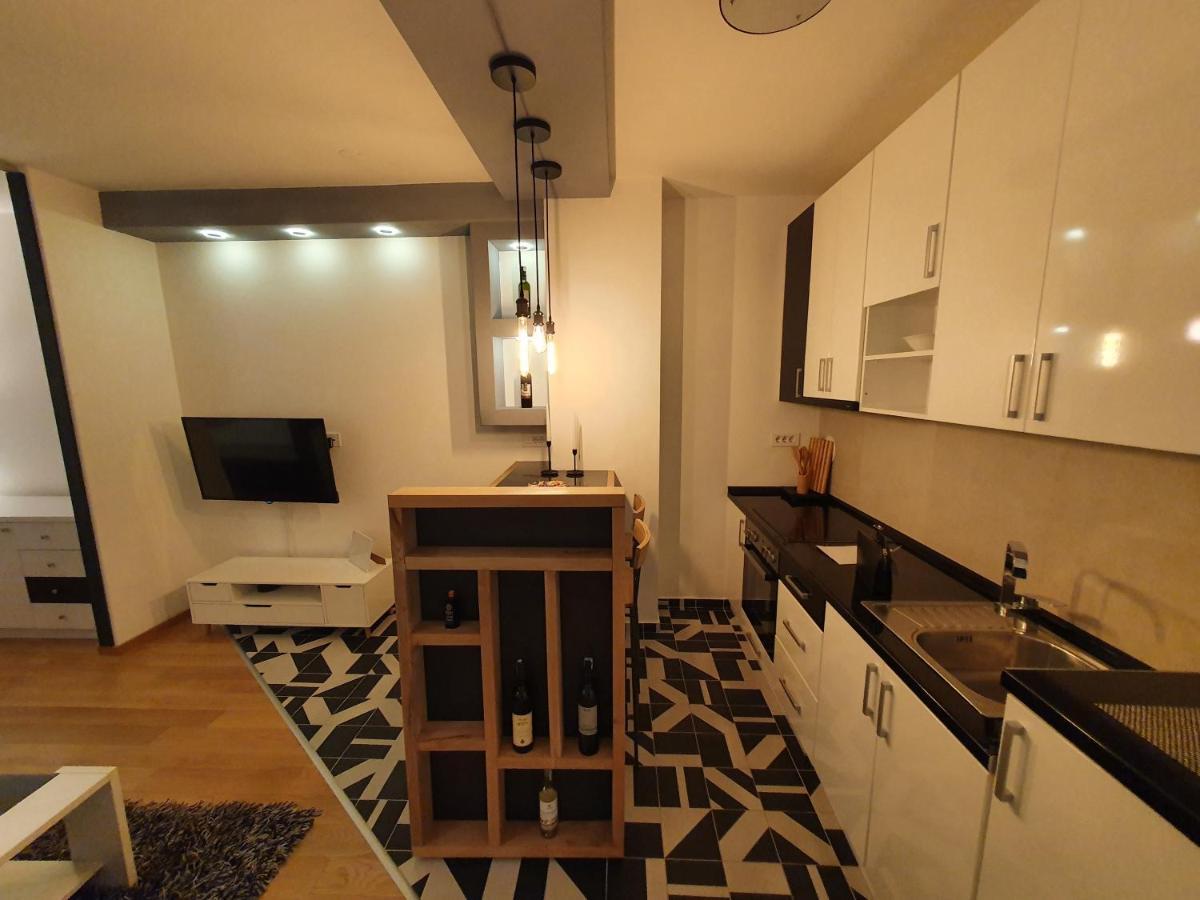 Lux Opera 2 Apartment บันยาลูกา ภายนอก รูปภาพ